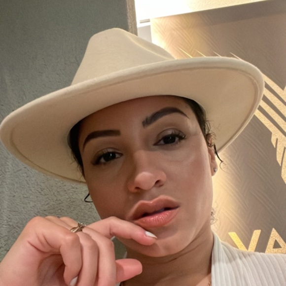 Meet your Posher, Ashley - Picture 7 of 8